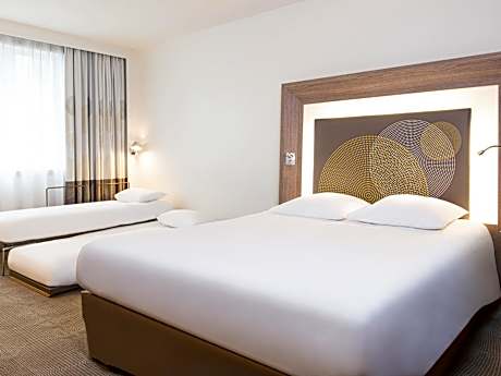 Standard room with 1 double bed and 2 sofa beds