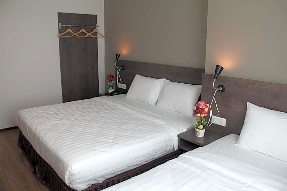 Photo 1 of 4 of Deluxe Family Room