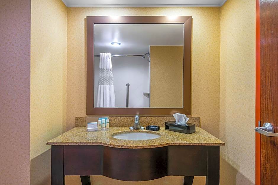 Hampton Inn By Hilton Parkersburg/Mineral Wells