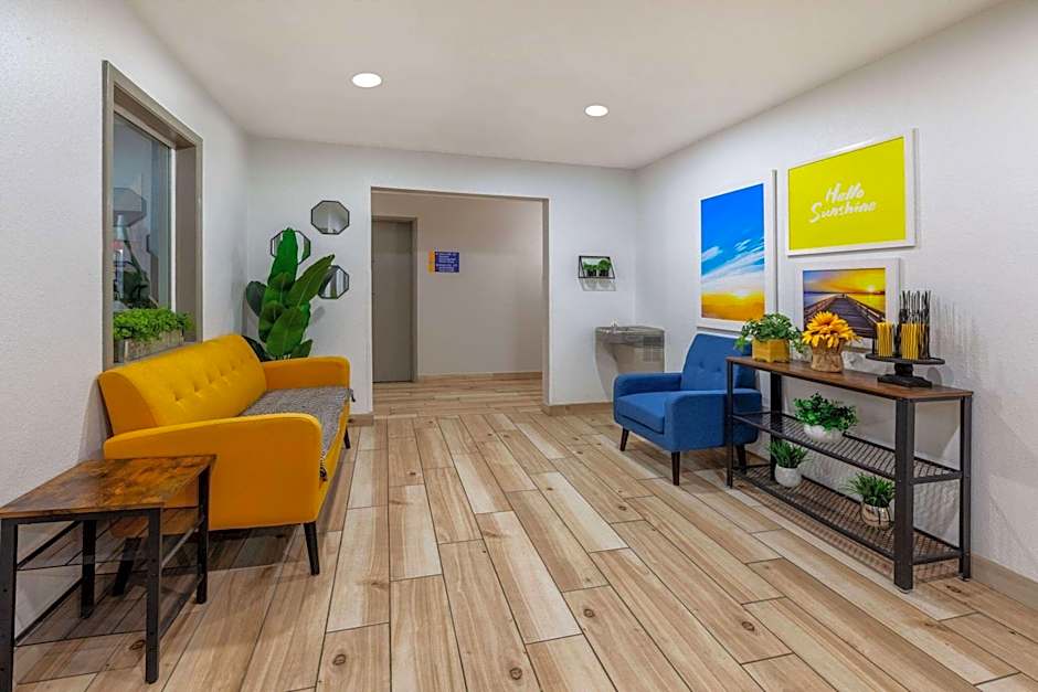 Days Inn by Wyndham Racine/Sturtevant