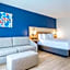 La Quinta Inn & Suites by Wyndham Danbury