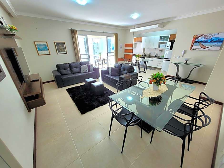 3 suítes grandes, 4 garagens, Vista mar, ótima localização a 2 minutos do mar em Meia Praia - Itapema