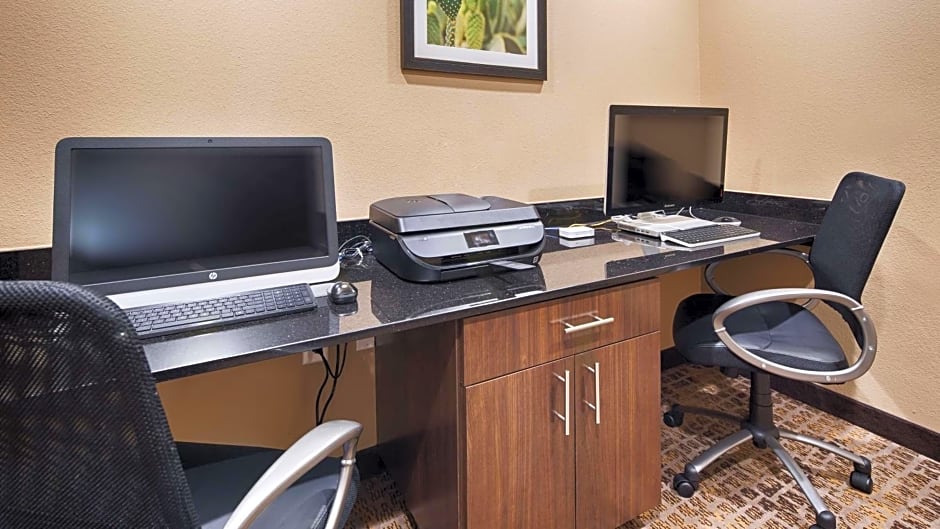 Best Western Plus Elmendorf Hotel