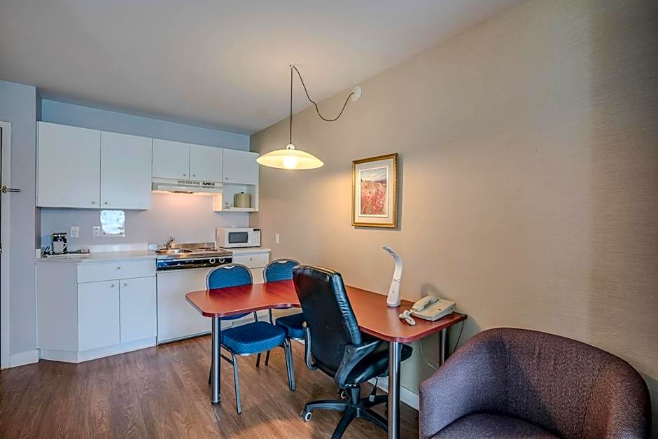 Quality Suites Ste Anne De Beaupre