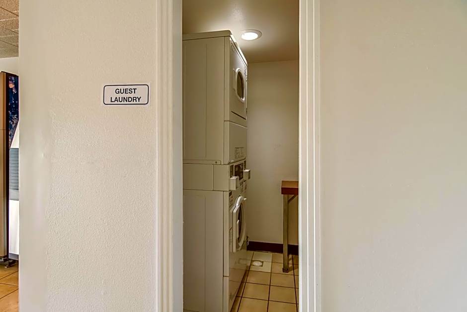 Motel 6-New Stanton, PA