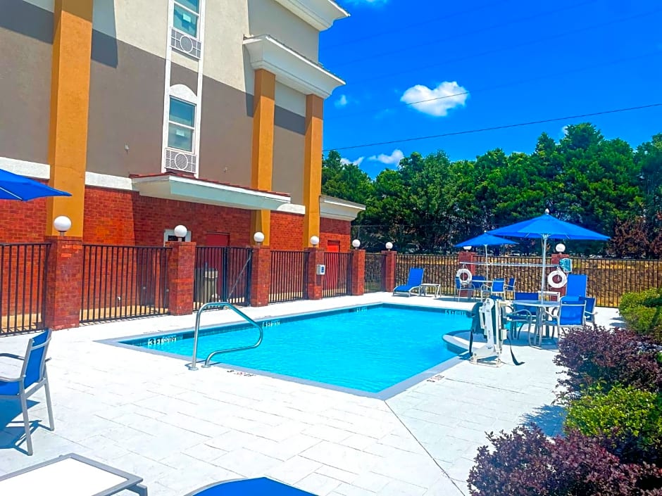 Holiday Inn Express Mccomb Hotel By IHG