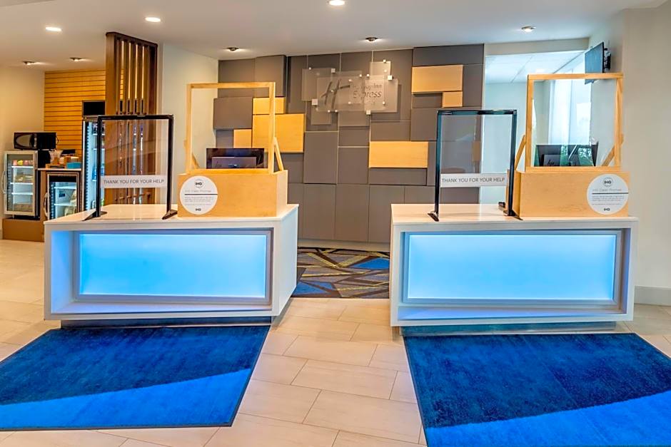 Holiday Inn Express & Suites Milwaukee - West Allis By IHG
