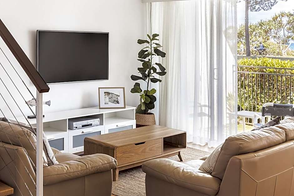 Columbia Beachfront Apartments on Rainbow Bay