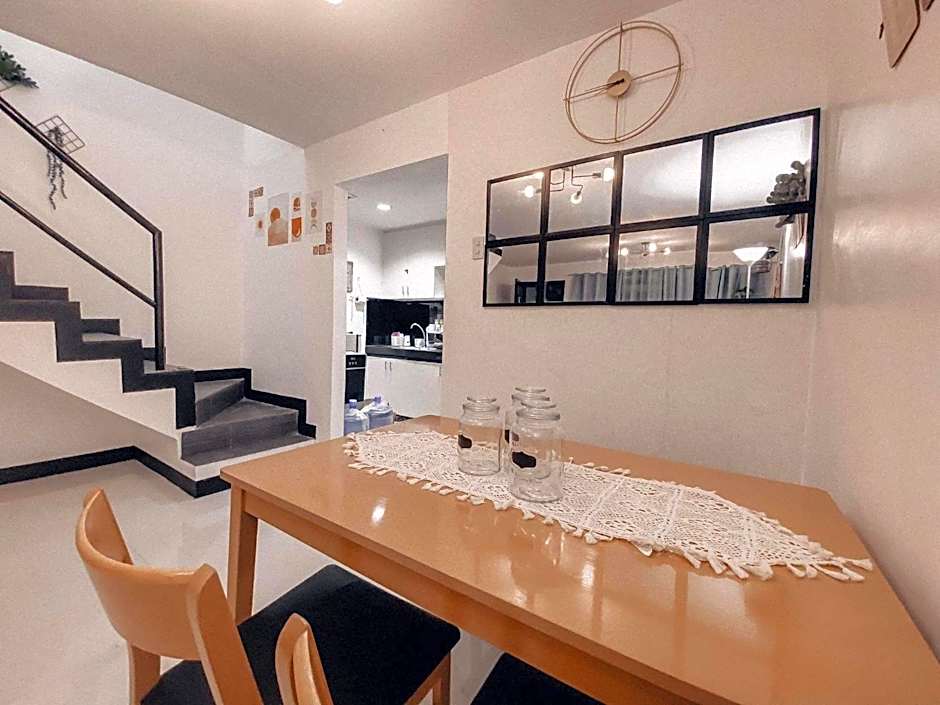 Cozy Themed 2BR TownHouse - near Clark Airport - TRP1