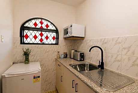 Corner Deluxe Double Room with Bath (Limited View)
