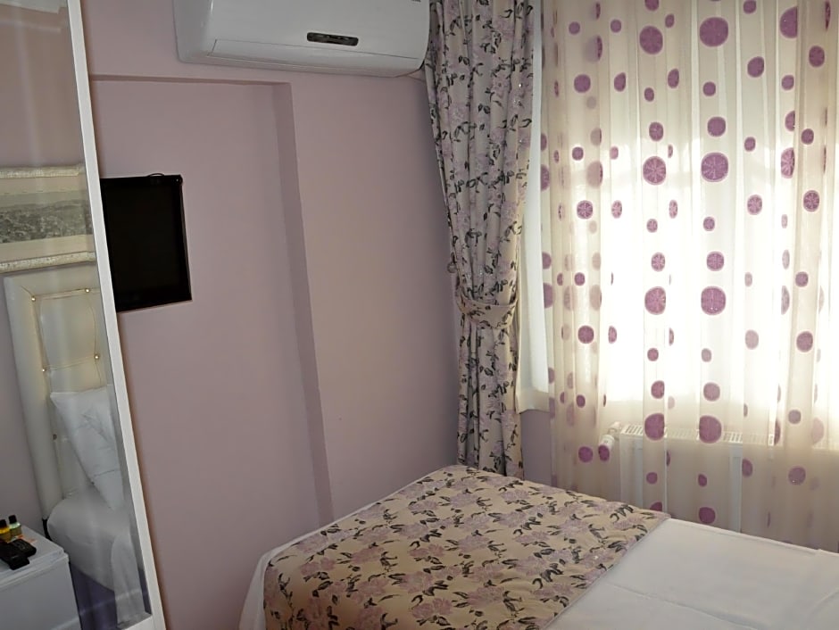 Huxley Hotel and Aparts Old City