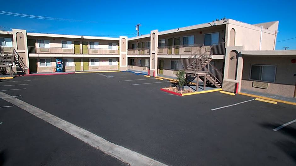 Tropic Lodge