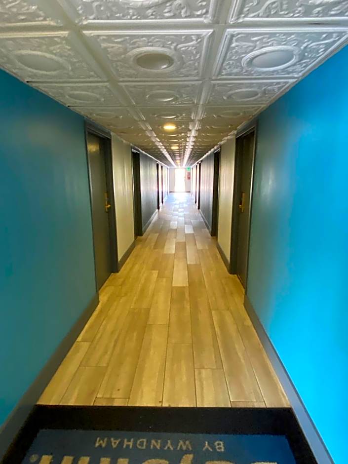 Days Inn & Suites by Wyndham Fort Pierce Midtown