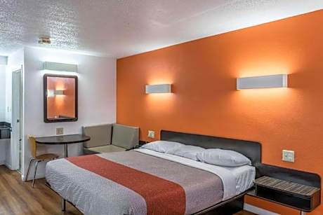 1 Full Bed | ADA/RI Shower