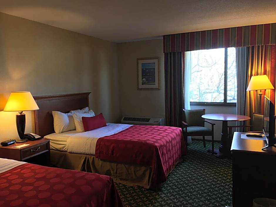 Mystic River Hotel & Suites