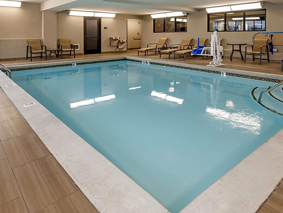 Country Inn & Suites by Radisson, Grandville-Grand Rapids West, MI