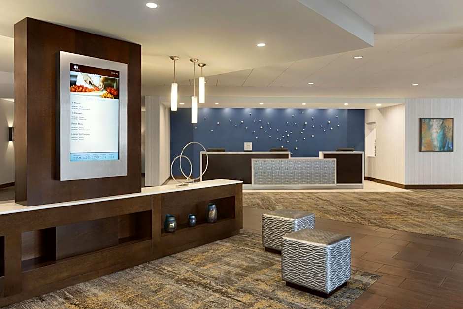 DoubleTree By Hilton Hotel Bradley International Airport