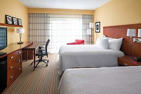 Double Room with Two Double Beds and Adapted Tub - Mobility and Hearing Accessible