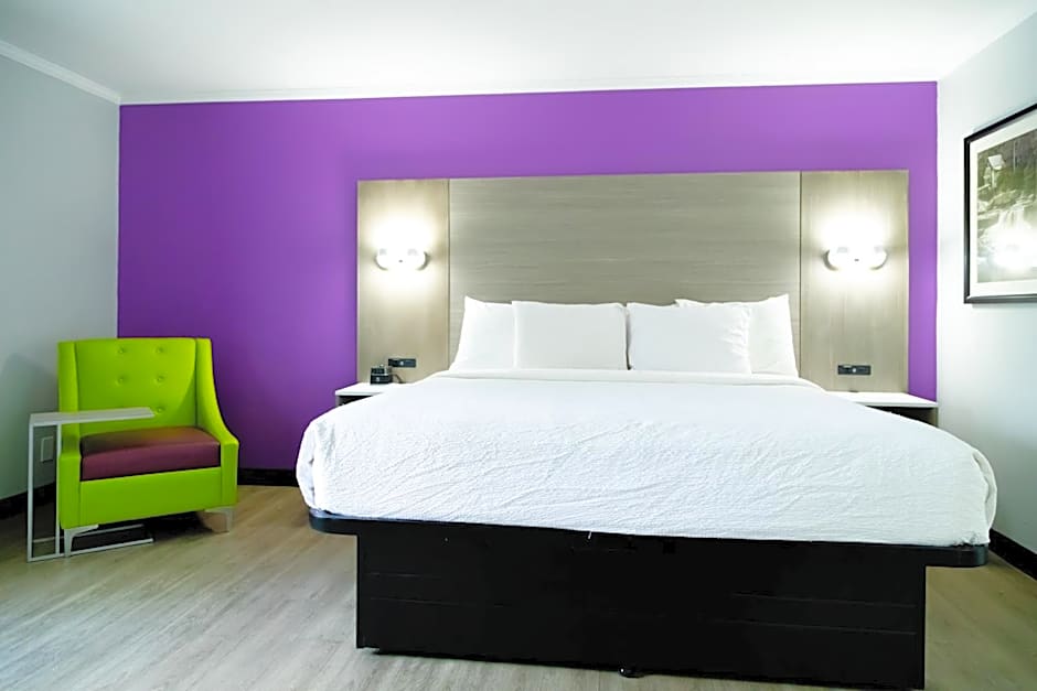 La Quinta Inn & Suites by Wyndham Birmingham/Cahaba Park South