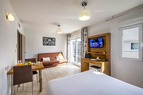 (Family) Studio with Balcony