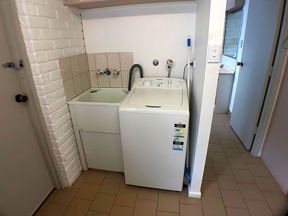 Jacaranda Place Motor Inn