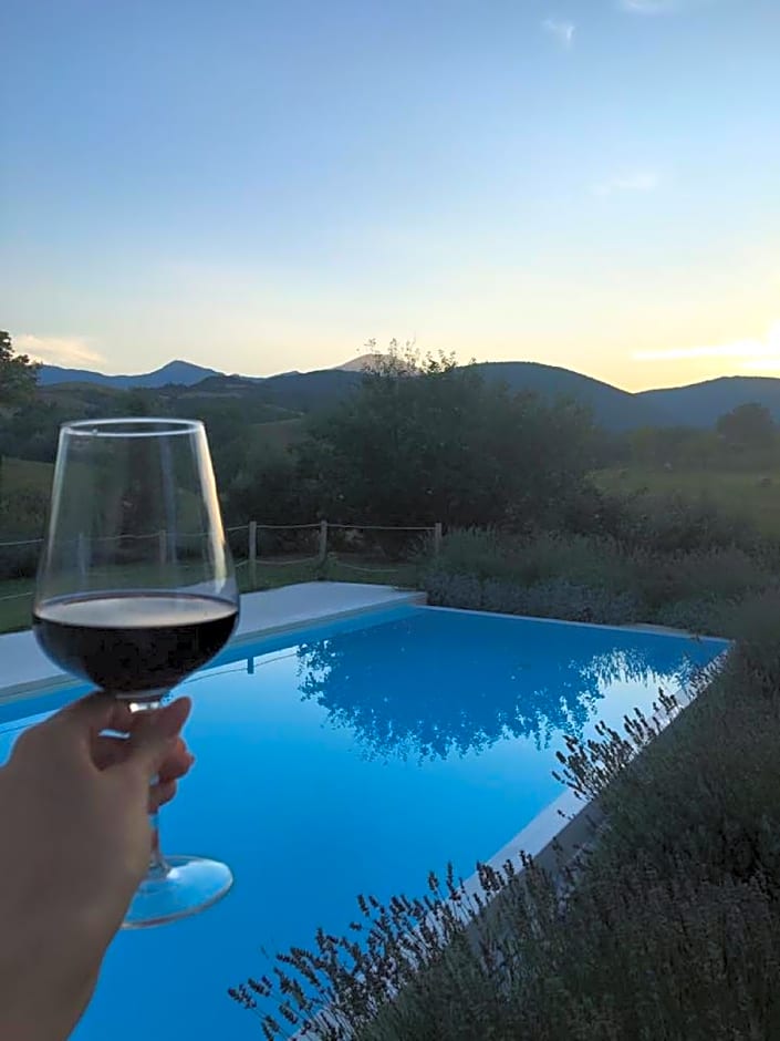 Hillside Villa with Swimming Pool and Jacuzzi - Frasassi Caves