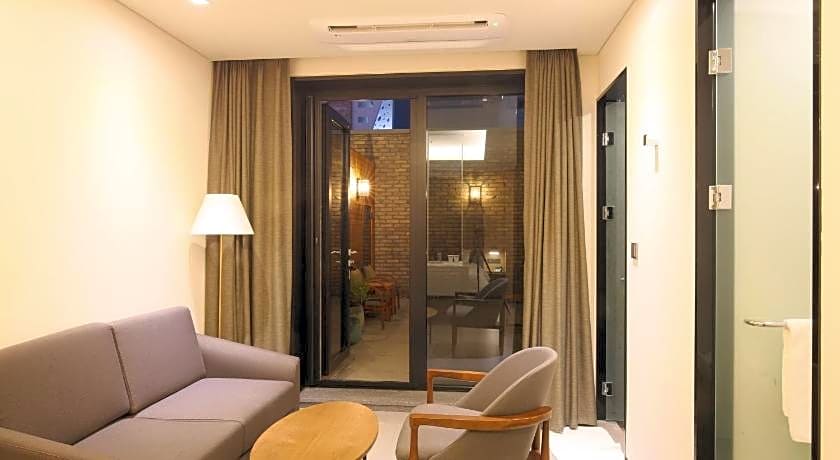 Hotel East9