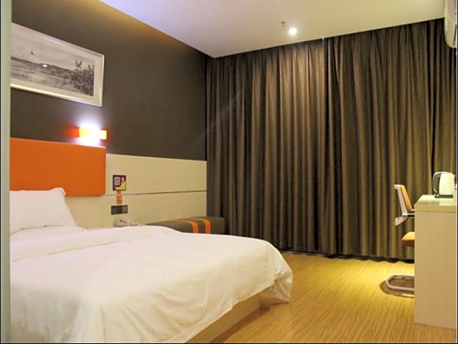 7 Days Premium Yunfu Xinxing Coach Terminal Branch