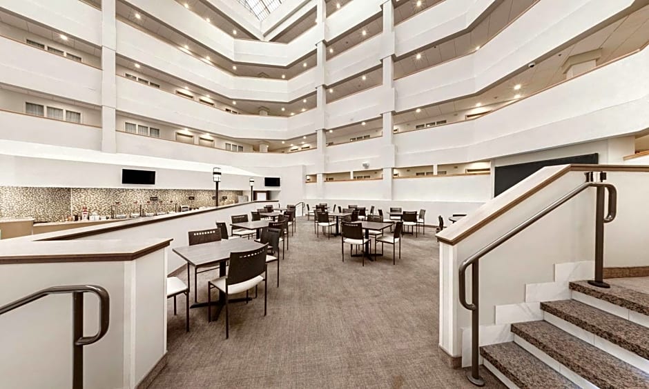 Embassy Suites by Hilton Milwaukee Brookfield