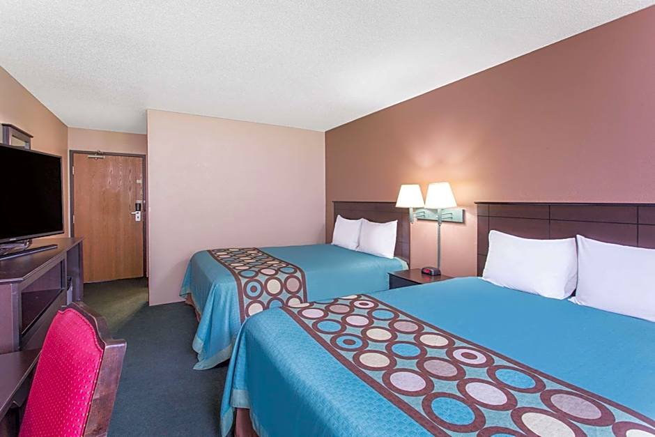 Super 8 by Wyndham Austin MN