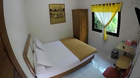 Standard Double Room with Shared Bathroom