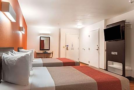 Quadruple Room - Disability Access - Roll in Shower