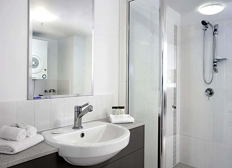 Oaks Townsville Gateway Suites