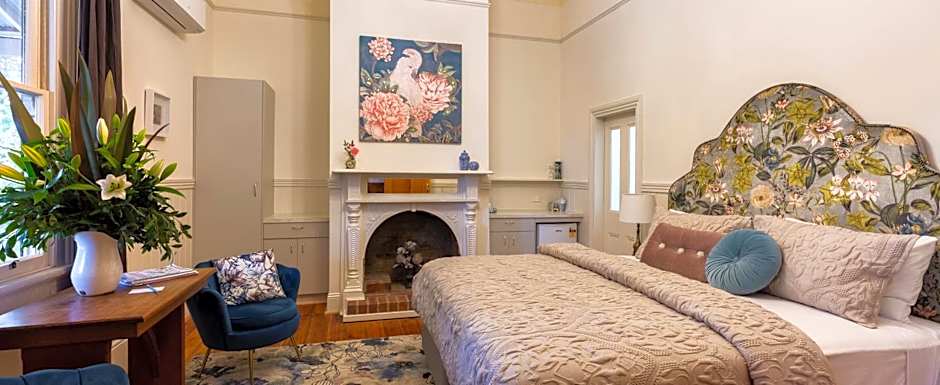 Summerlands - Country Luxe