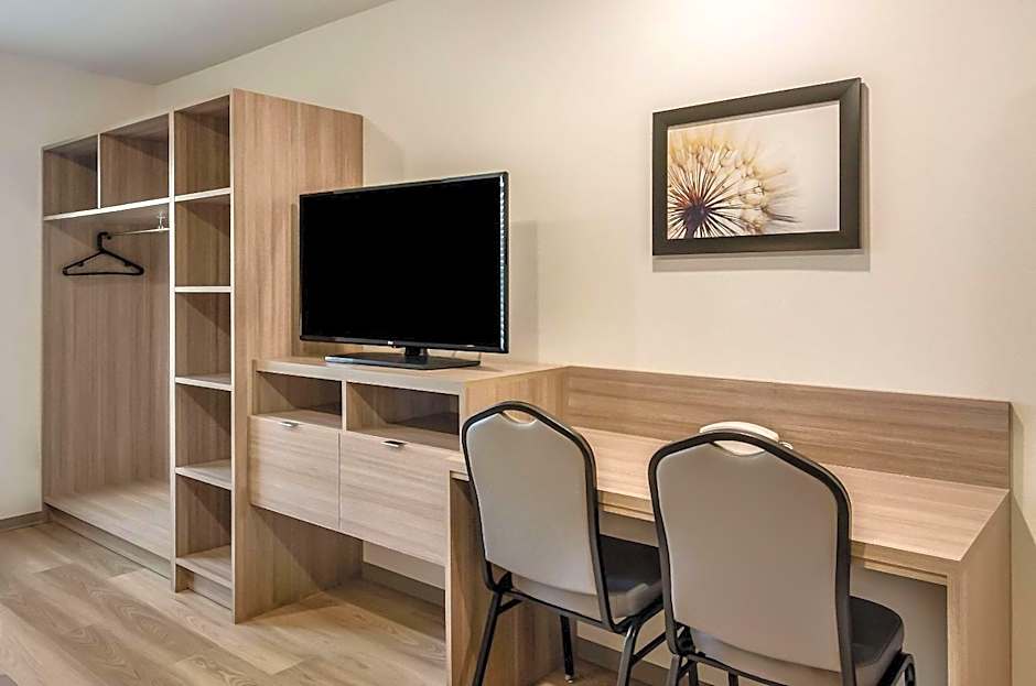 WoodSpring Suites Tacoma - Lakewood
