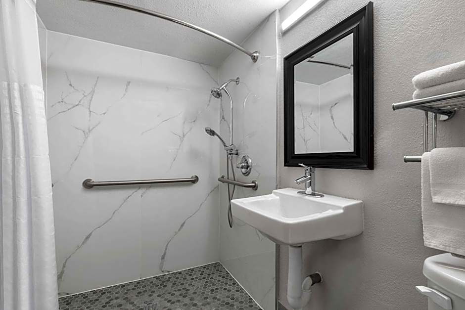 Super 8 by Wyndham Longview/North