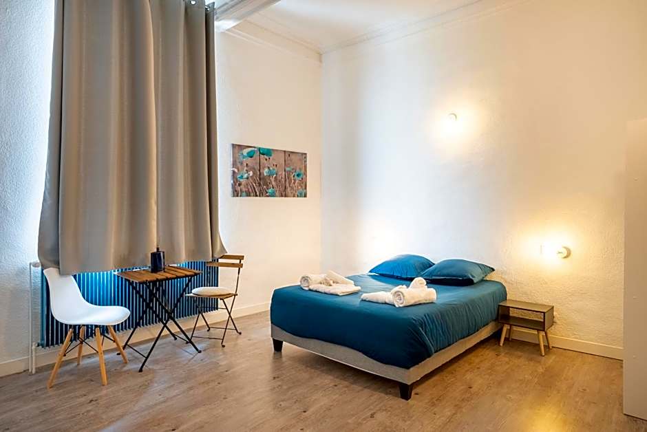 Château Fourclins Domaine privatif 16 personnes Parc & Bassin naturel Proche Toulouse