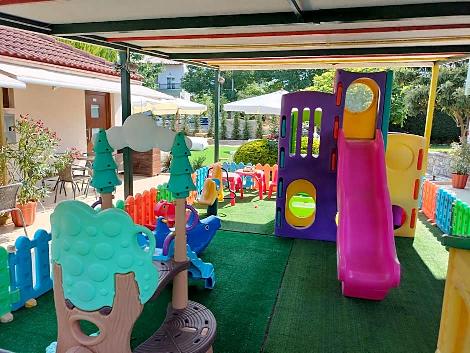 Anassa Deluxe Apartments & Studios