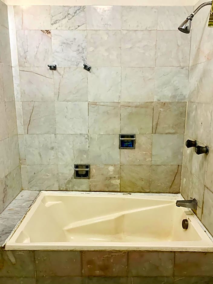 VILLA PARA 8p 6A 2M dentro del HOTEL a un costado del Krystal IXTAPA cuenta con playa y WIFI