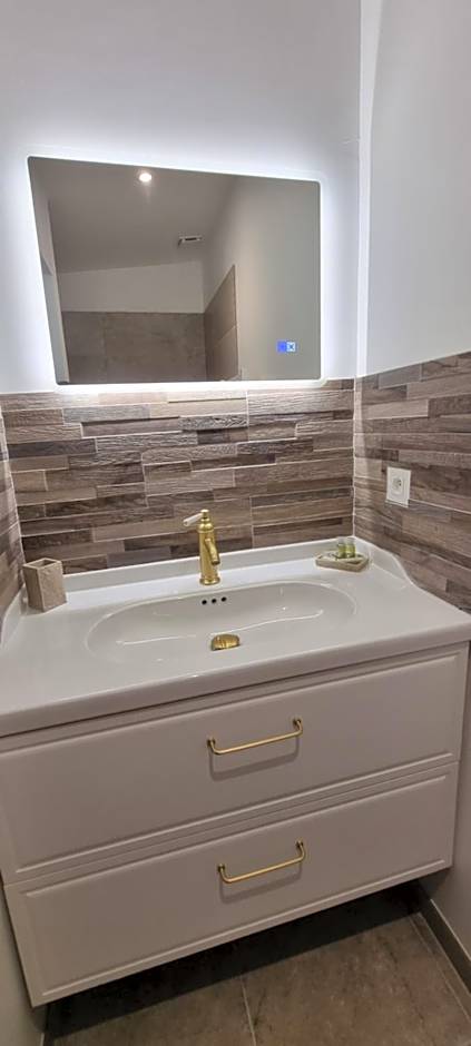 LES BOIS DE ZOLA entre Provence et Luberon