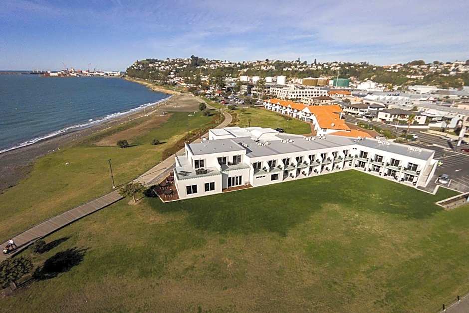 East Pier Hotel