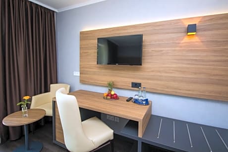 Deluxe Double Room with Lake View