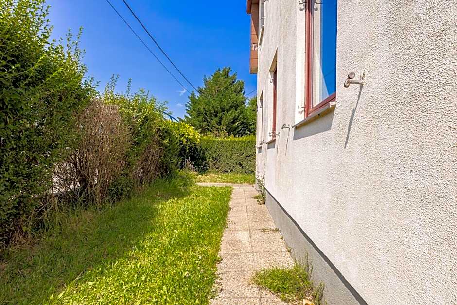 Comfy Rooms in Shared villa with Terrace and Garden