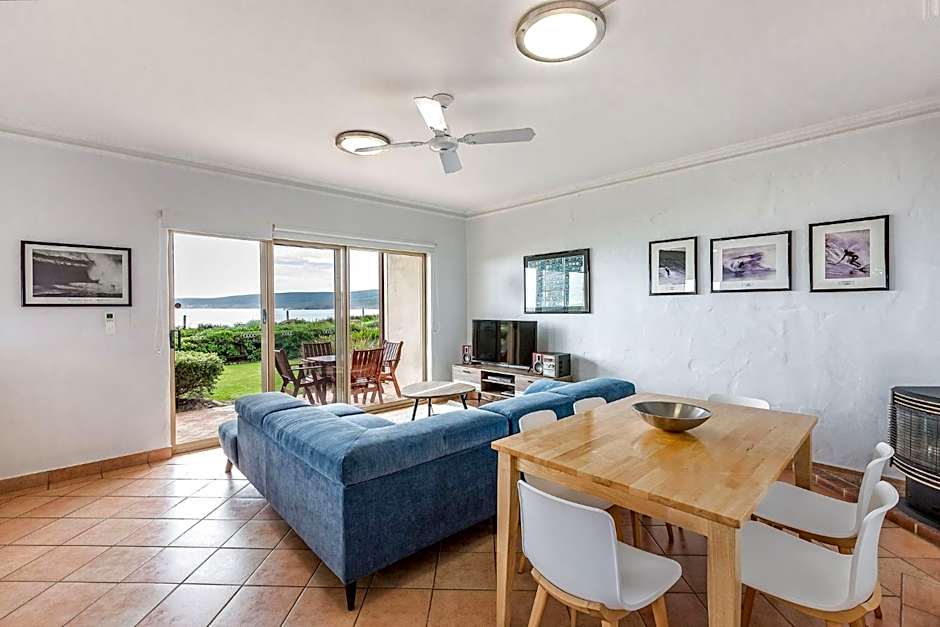 Canal Rocks Beachfront Apartments