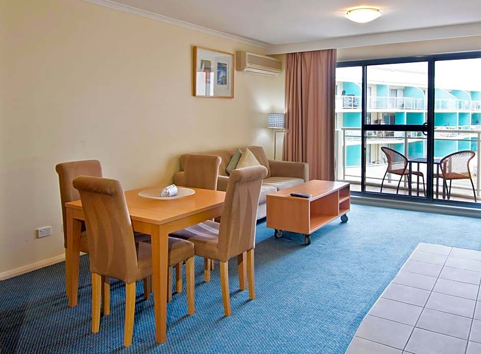 Oaks The Entrance Waterfront Suites