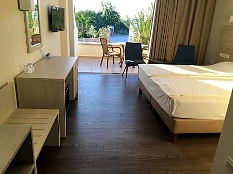 Superior Double Room with Side Sea View - Ground Floor