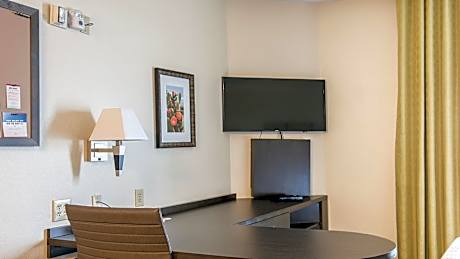 Studio King Suite - Communications Accessible