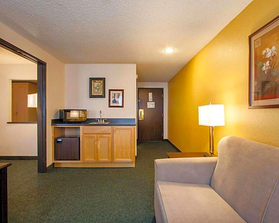 Quality Inn & Suites Springfield