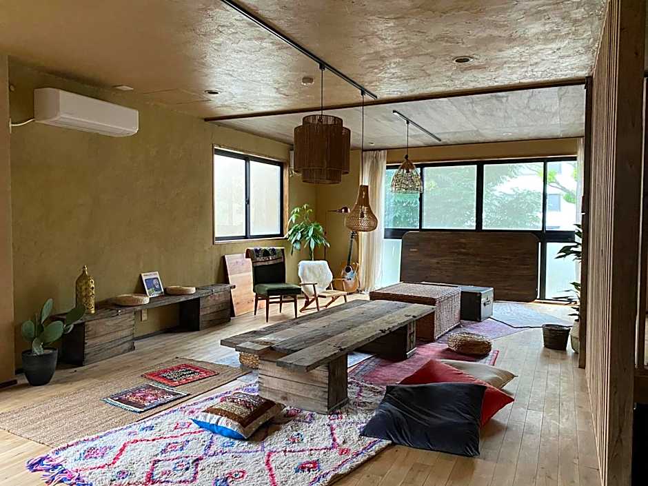 ゲストハウスよるよなか