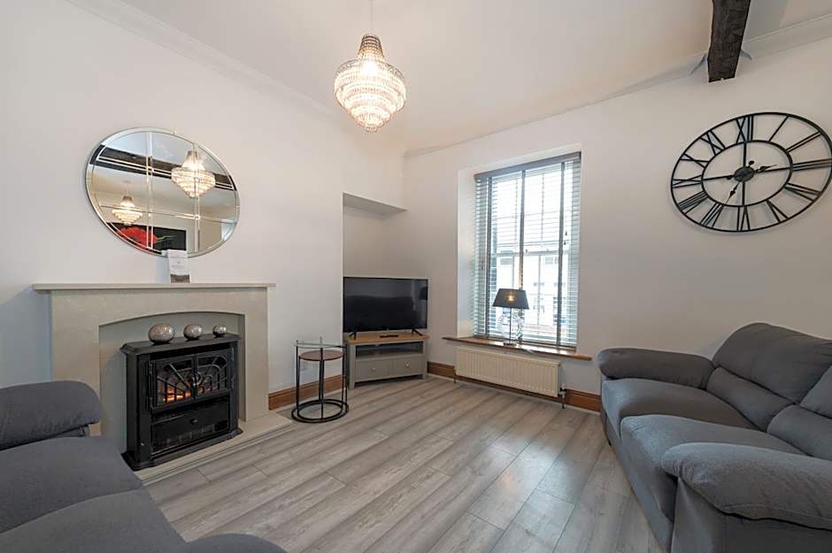 Crown and Cushion Appleby